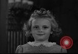 Standbild Schulmädchen Modell Kleidung New York United States USA, 1940, aus Sekunde 9 historischem Filmmaterial Videoclip 65675044346