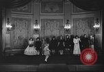 Standbild Schulmädchen Modell Kleidung New York United States USA, 1940, aus Sekunde 12 historischem Filmmaterial Videoclip 65675044346