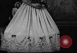 Standbild Schulmädchen Modell Kleidung New York United States USA, 1940, aus Sekunde 13 historischem Filmmaterial Videoclip 65675044346