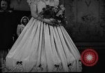 Standbild Schulmädchen Modell Kleidung New York United States USA, 1940, aus Sekunde 14 historischem Filmmaterial Videoclip 65675044346