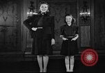 Standbild Schulmädchen Modell Kleidung New York United States USA, 1940, aus Sekunde 19 historischem Filmmaterial Videoclip 65675044346