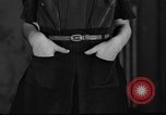 Standbild Schulmädchen Modell Kleidung New York United States USA, 1940, aus Sekunde 20 historischem Filmmaterial Videoclip 65675044346