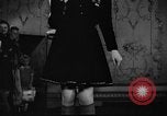 Standbild Schulmädchen Modell Kleidung New York United States USA, 1940, aus Sekunde 27 historischem Filmmaterial Videoclip 65675044346