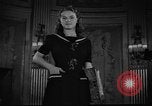 Standbild Schulmädchen Modell Kleidung New York United States USA, 1940, aus Sekunde 32 historischem Filmmaterial Videoclip 65675044346