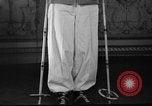 Standbild Schulmädchen Modell Kleidung New York United States USA, 1940, aus Sekunde 38 historischem Filmmaterial Videoclip 65675044346