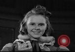 Standbild Schulmädchen Modell Kleidung New York United States USA, 1940, aus Sekunde 48 historischem Filmmaterial Videoclip 65675044346