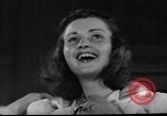 Standbild Schulmädchen Modell Kleidung New York United States USA, 1940, aus Sekunde 58 historischem Filmmaterial Videoclip 65675044346