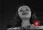 Standbild Schulmädchen Modell Kleidung New York United States USA, 1940, aus Sekunde 59 historischem Filmmaterial Videoclip 65675044346