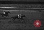 Standbild Vorort Handicap Belmont Park New York USA, 1940, aus Sekunde 48 historischem Filmmaterial Videoclip 65675044347