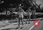 Standbild roller Ski Del Monte California USA, 1940, aus Sekunde 19 historischem Filmmaterial Videoclip 65675044348