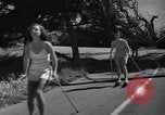 Standbild roller Ski Del Monte California USA, 1940, aus Sekunde 21 historischem Filmmaterial Videoclip 65675044348