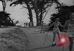 Standbild roller Ski Del Monte California USA, 1940, aus Sekunde 25 historischem Filmmaterial Videoclip 65675044348