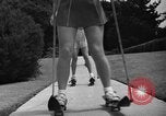 Standbild roller Ski Del Monte California USA, 1940, aus Sekunde 33 historischem Filmmaterial Videoclip 65675044348