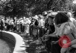 Immagine di Washington Park Zoo scimmie Milwaukee Wisconsin USA, 1933, secondo 39 filmato di repertorio 65675044356