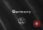 Standbild leuchten Reifen eines Autos Deutschland, 1962, aus Sekunde 5 historischem Filmmaterial Videoclip 65675044376