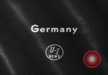 Standbild leuchten Reifen eines Autos Deutschland, 1962, aus Sekunde 6 historischem Filmmaterial Videoclip 65675044376