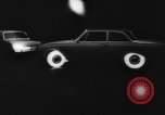 Standbild leuchten Reifen eines Autos Deutschland, 1962, aus Sekunde 17 historischem Filmmaterial Videoclip 65675044376