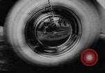 Standbild leuchten Reifen eines Autos Deutschland, 1962, aus Sekunde 24 historischem Filmmaterial Videoclip 65675044376