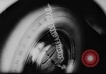 Standbild leuchten Reifen eines Autos Deutschland, 1962, aus Sekunde 26 historischem Filmmaterial Videoclip 65675044376