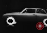 Standbild leuchten Reifen eines Autos Deutschland, 1962, aus Sekunde 31 historischem Filmmaterial Videoclip 65675044376