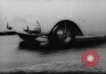 Standbild leuchten Reifen eines Autos Deutschland, 1962, aus Sekunde 32 historischem Filmmaterial Videoclip 65675044376