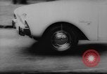 Standbild leuchten Reifen eines Autos Deutschland, 1962, aus Sekunde 33 historischem Filmmaterial Videoclip 65675044376
