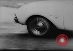 Standbild leuchten Reifen eines Autos Deutschland, 1962, aus Sekunde 34 historischem Filmmaterial Videoclip 65675044376