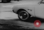 Standbild leuchten Reifen eines Autos Deutschland, 1962, aus Sekunde 35 historischem Filmmaterial Videoclip 65675044376