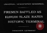 Standbild Feuer im Lagerhaus Hannover Deutschland, 1930, aus Sekunde 1 historischem Filmmaterial Videoclip 65675044380