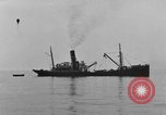 Standbild spezielle Tauchausrüstung Genua Italien, 1930, aus Sekunde 16 historischem Filmmaterial Videoclip 65675044381