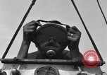 Standbild spezielle Tauchausrüstung Genua Italien, 1930, aus Sekunde 26 historischem Filmmaterial Videoclip 65675044381