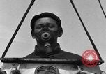 Standbild spezielle Tauchausrüstung Genua Italien, 1930, aus Sekunde 29 historischem Filmmaterial Videoclip 65675044381