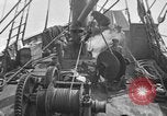 Standbild spezielle Tauchausrüstung Genua Italien, 1930, aus Sekunde 44 historischem Filmmaterial Videoclip 65675044381
