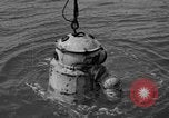 Standbild spezielle Tauchausrüstung Genua Italien, 1930, aus Sekunde 56 historischem Filmmaterial Videoclip 65675044381