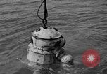 Standbild spezielle Tauchausrüstung Genua Italien, 1930, aus Sekunde 57 historischem Filmmaterial Videoclip 65675044381