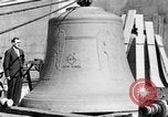 Standbild 20 Tonnen schwere Glocke New York City USA, 1930, aus Sekunde 13 historischem Filmmaterial Videoclip 65675044383