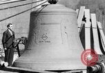 Standbild 20 Tonnen schwere Glocke New York City USA, 1930, aus Sekunde 14 historischem Filmmaterial Videoclip 65675044383