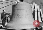 Standbild 20 Tonnen schwere Glocke New York City USA, 1930, aus Sekunde 15 historischem Filmmaterial Videoclip 65675044383