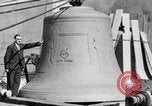 Standbild 20 Tonnen schwere Glocke New York City USA, 1930, aus Sekunde 16 historischem Filmmaterial Videoclip 65675044383