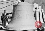 Standbild 20 Tonnen schwere Glocke New York City USA, 1930, aus Sekunde 17 historischem Filmmaterial Videoclip 65675044383
