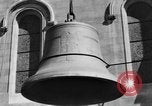Standbild 20 Tonnen schwere Glocke New York City USA, 1930, aus Sekunde 23 historischem Filmmaterial Videoclip 65675044383