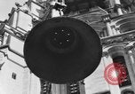 Standbild 20 Tonnen schwere Glocke New York City USA, 1930, aus Sekunde 38 historischem Filmmaterial Videoclip 65675044383