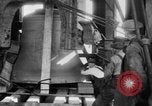 Standbild 20 Tonnen schwere Glocke New York City USA, 1930, aus Sekunde 54 historischem Filmmaterial Videoclip 65675044383
