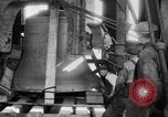 Standbild 20 Tonnen schwere Glocke New York City USA, 1930, aus Sekunde 55 historischem Filmmaterial Videoclip 65675044383