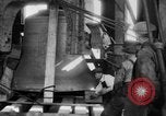 Standbild 20 Tonnen schwere Glocke New York City USA, 1930, aus Sekunde 56 historischem Filmmaterial Videoclip 65675044383