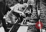 Standbild deutsche Wissenschaftler Harzgerode Deutschland, 1930, aus Sekunde 8 historischem Filmmaterial Videoclip 65675044387