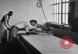 Image masque à gaz Manufacturing Factory France, 1918, de la seconde 24 séquences d'archives historiques vidéo 65675044419