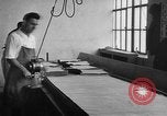 Image masque à gaz Manufacturing Factory France, 1918, de la seconde 29 séquences d'archives historiques vidéo 65675044419