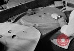 Image masque à gaz Manufacturing Factory France, 1918, de la seconde 61 séquences d'archives historiques vidéo 65675044419