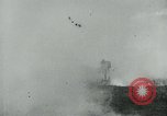 Standbild britischen Mark IV schweren Panzer Frankreich, 1918, aus Sekunde 25 historischem Filmmaterial Videoclip 65675044428